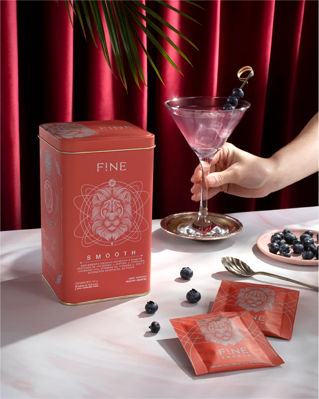 Producto F!NE SMOOTH en un fondo creativo